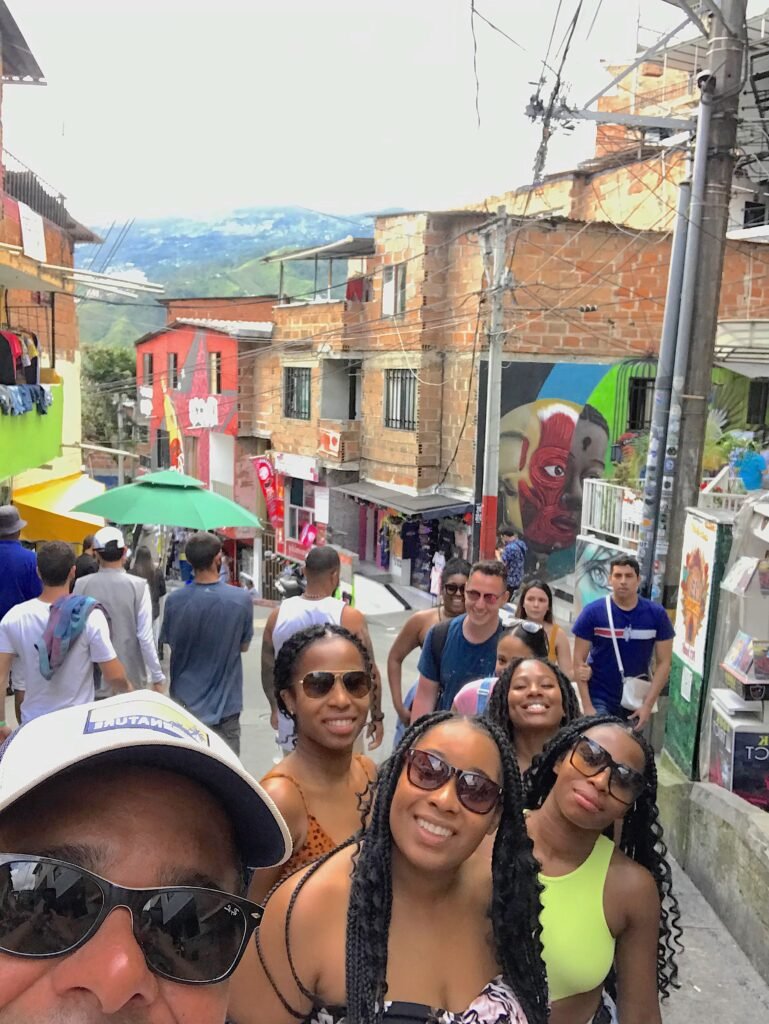 COMUNA 13 WINGMAN